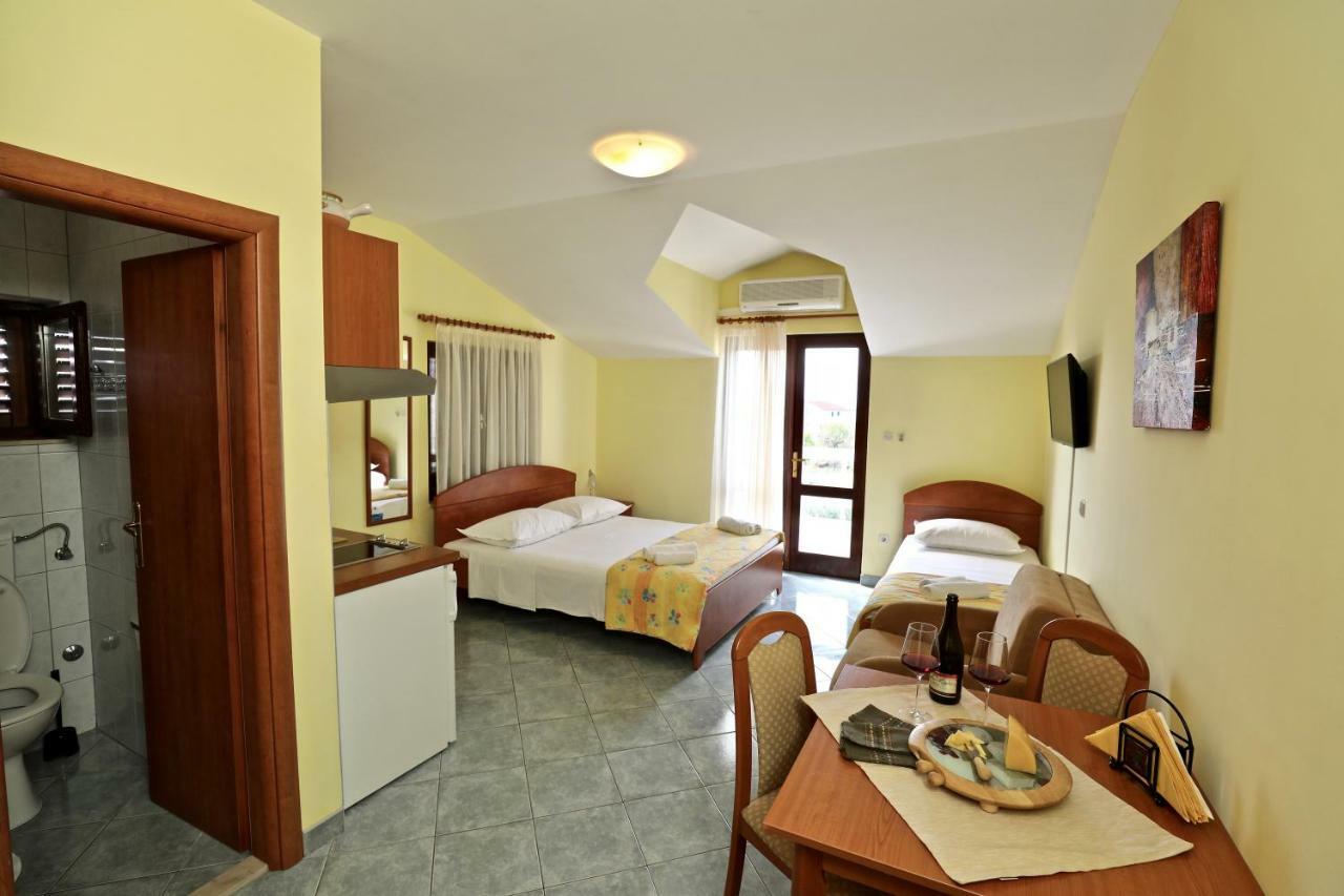 Apartments Ida Sućuraj Buitenkant foto