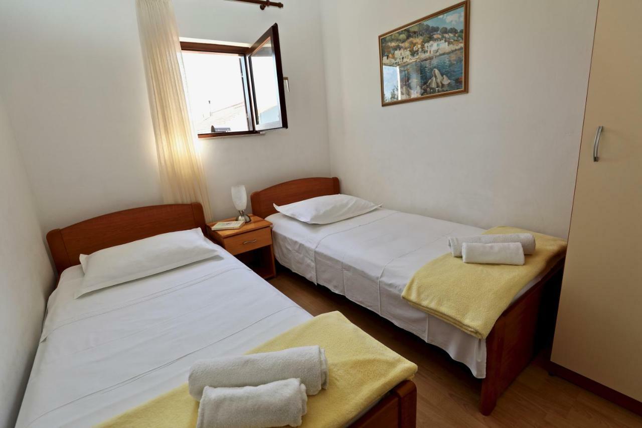 Apartments Ida Sućuraj Buitenkant foto